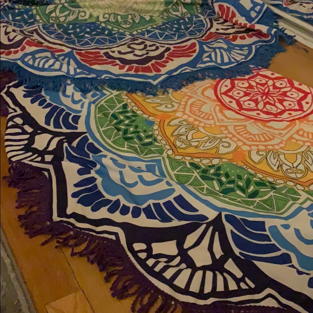 Satin circular beach/park throws